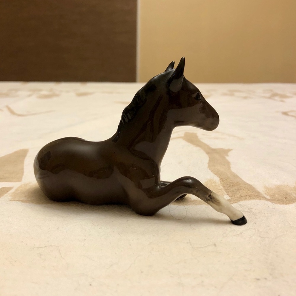 Royal Doulton Horse Foal (Lying Down) Figurine - Picture 2 of 10
